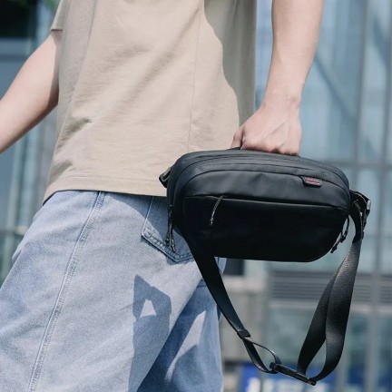 Ulanzi TRAKER Travel Chest Bag