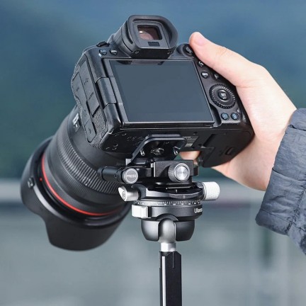Ulanzi UKA08 Foldable L-Bracket and Baseplate