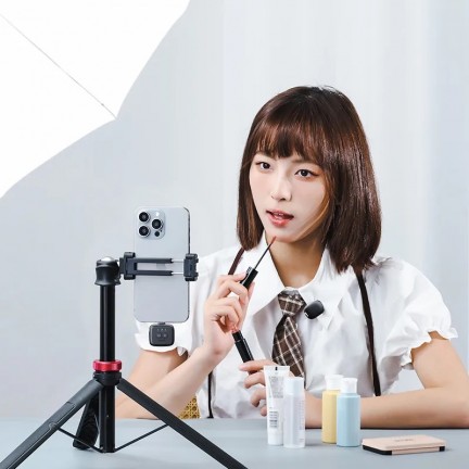 Ulanzi A30 Wireless Lavalier Tiny Microphone System with Type C & Lightning Connector