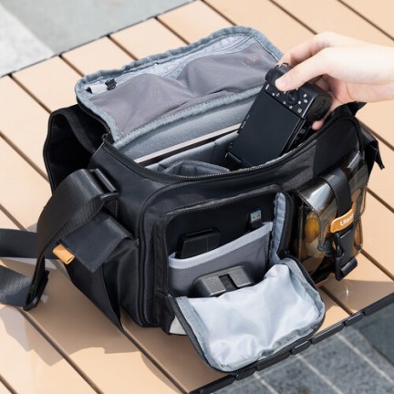 Ulanzi MS12 Messenger Bag of 5.6L Capacity Black